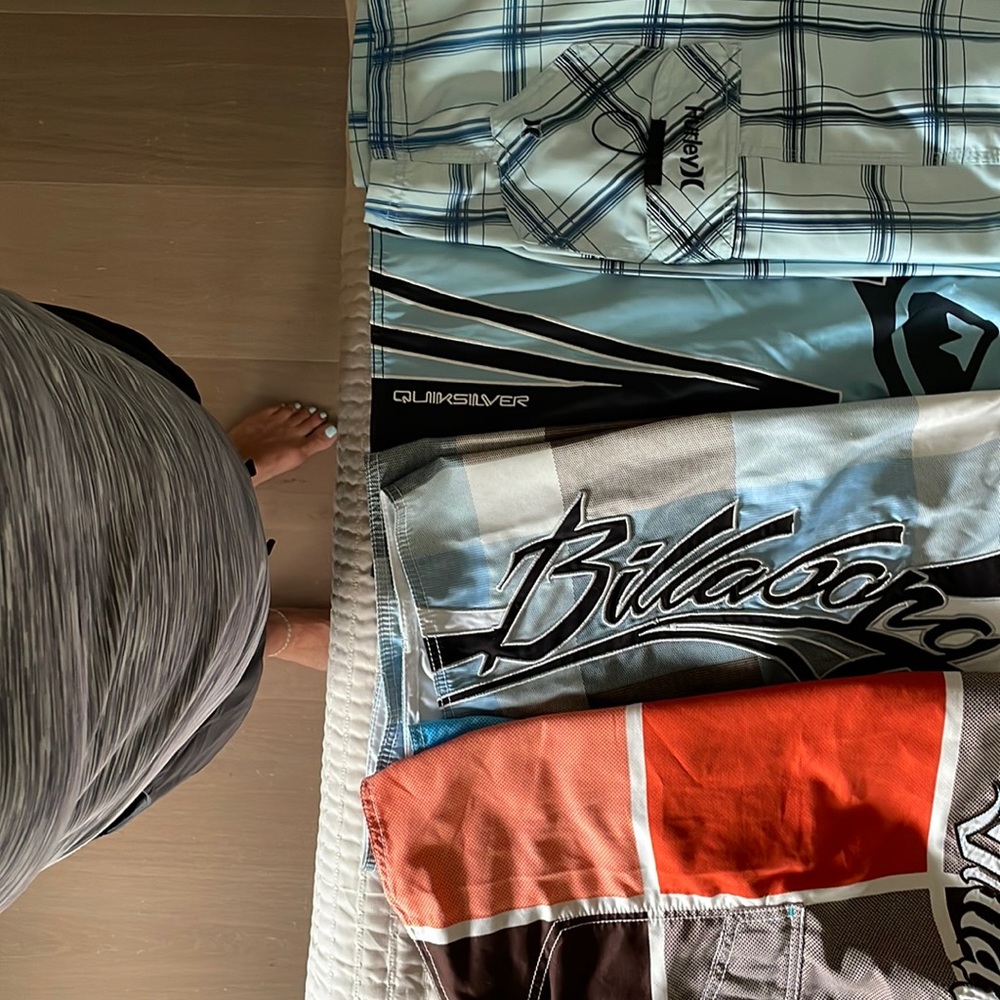 Lot of 4 mens surfer bathing suits with pockets Billabong, Hurley Quiksilver